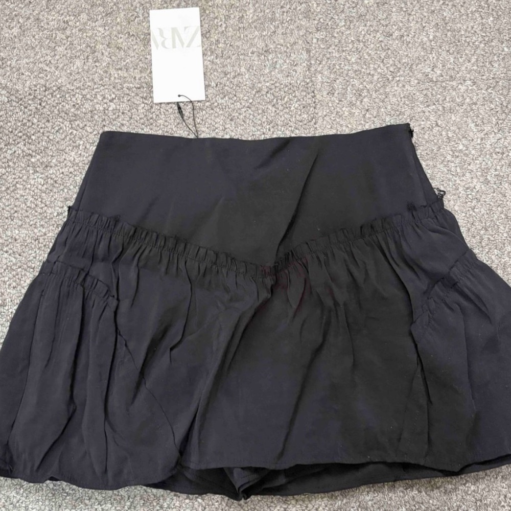 Zara Black Classic Minimalist Everyday Mini Skirt‎ Skort Women's Size
